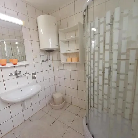 Tolles In Mit Garten Und In Der Naehe Pjescana Uvala