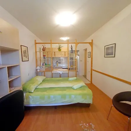 Tolles In Mit Garten Und In Der Naehe Apartment *